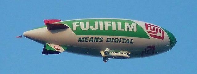 飛行船型アドバルーン　副業にしてみませんか？ トレンド入りの『謎の気球』で思い出したけど、昭和によく見られたアド