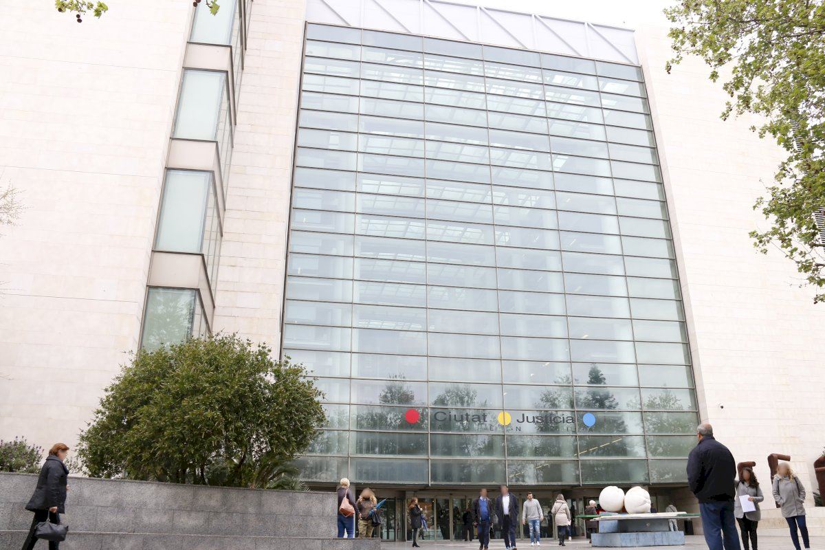 Fujitsu_ES's tweet photo. La Justicia de la Generalitat Valenciana se moderniza con tecnología Fujitsu: https://t.co/S2im7qCzvz https://t.co/OlXqyIA055