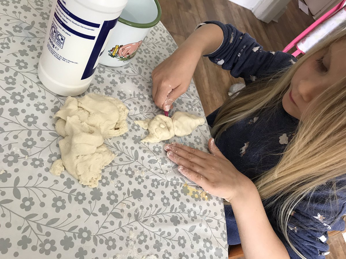 Daniell36219436's tweet photo. Salt dough creation for the end of term :) Here’s rabbit, piglet and tigger with a little bee to keep them company 🐝 absolutely love this stuff and it’s so easy to make! #saltdough #WinnieThePooh #easycraftsforkids @MrsRJ_Thatto @ThattoHeathPrim https://t.co/qhPTFyCrXj
