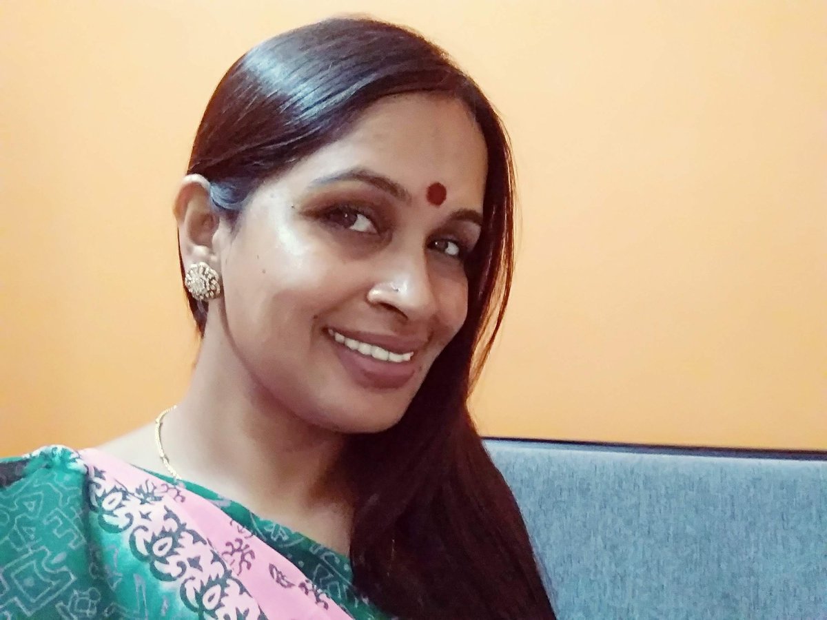 Vandanaa12's tweet photo. Bindi is the signature of our Roots🙏 https://t.co/FHgCvnHZ9N