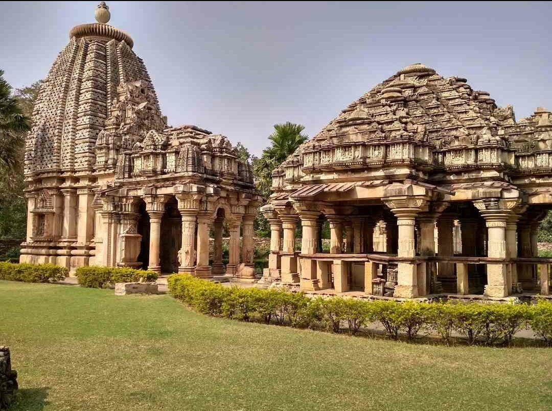 but got defeated by Devpal. Raja Bhoj took over Central Bharat and Malwa and defeated Rashtrakut.He took over Narmada to Satluj. Raja Bhoj was dotted devotee of Shri Vishnu. He got the epithet of "Adivarah"Many beautiful temples were built in Gujrat and Kannuaj under his rule.