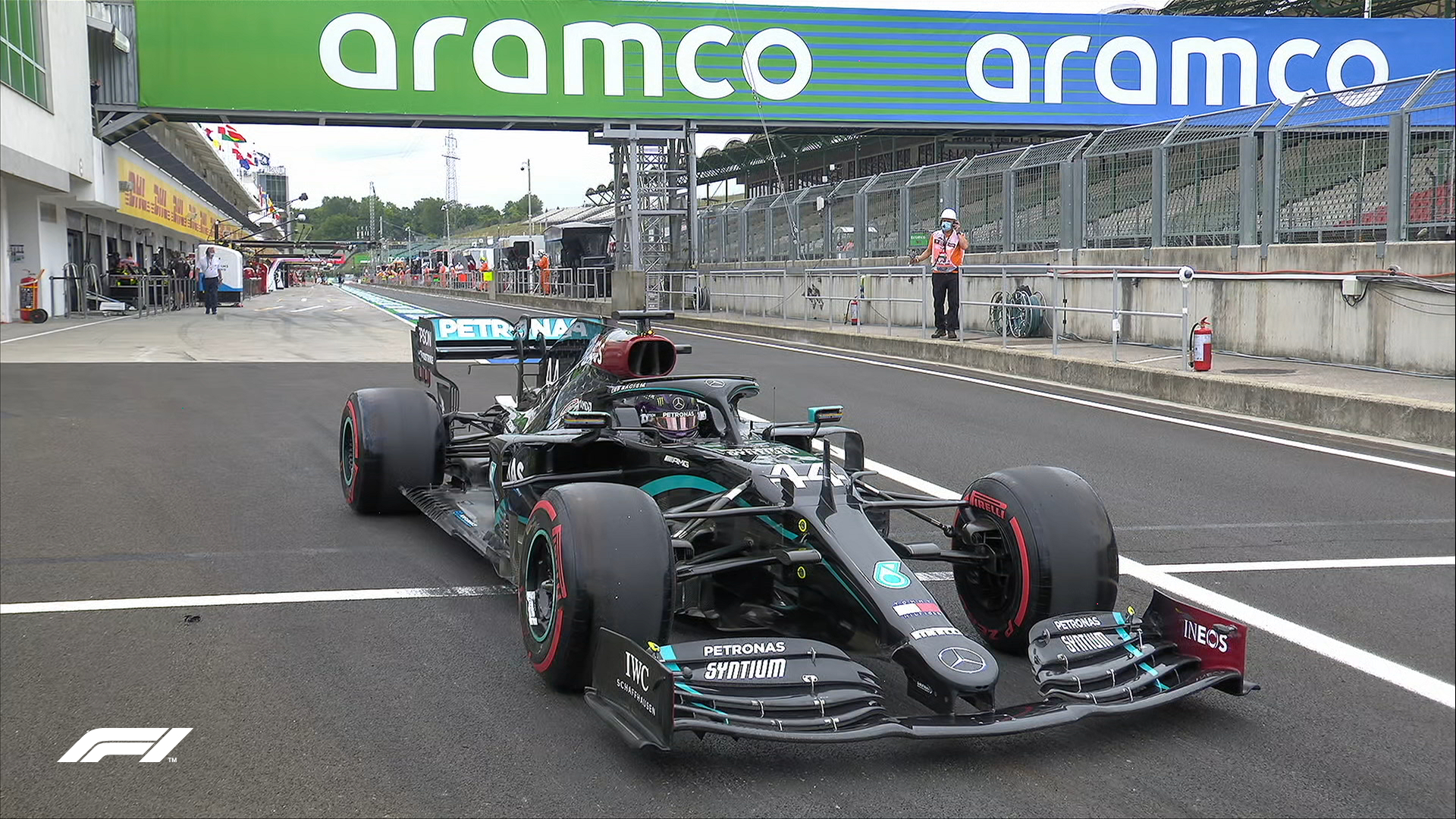 Lewis Hamilton a kemény keverékű gumikon is leggyorsabb volt a 35. Magyar Nagydíj első szabadedzésén