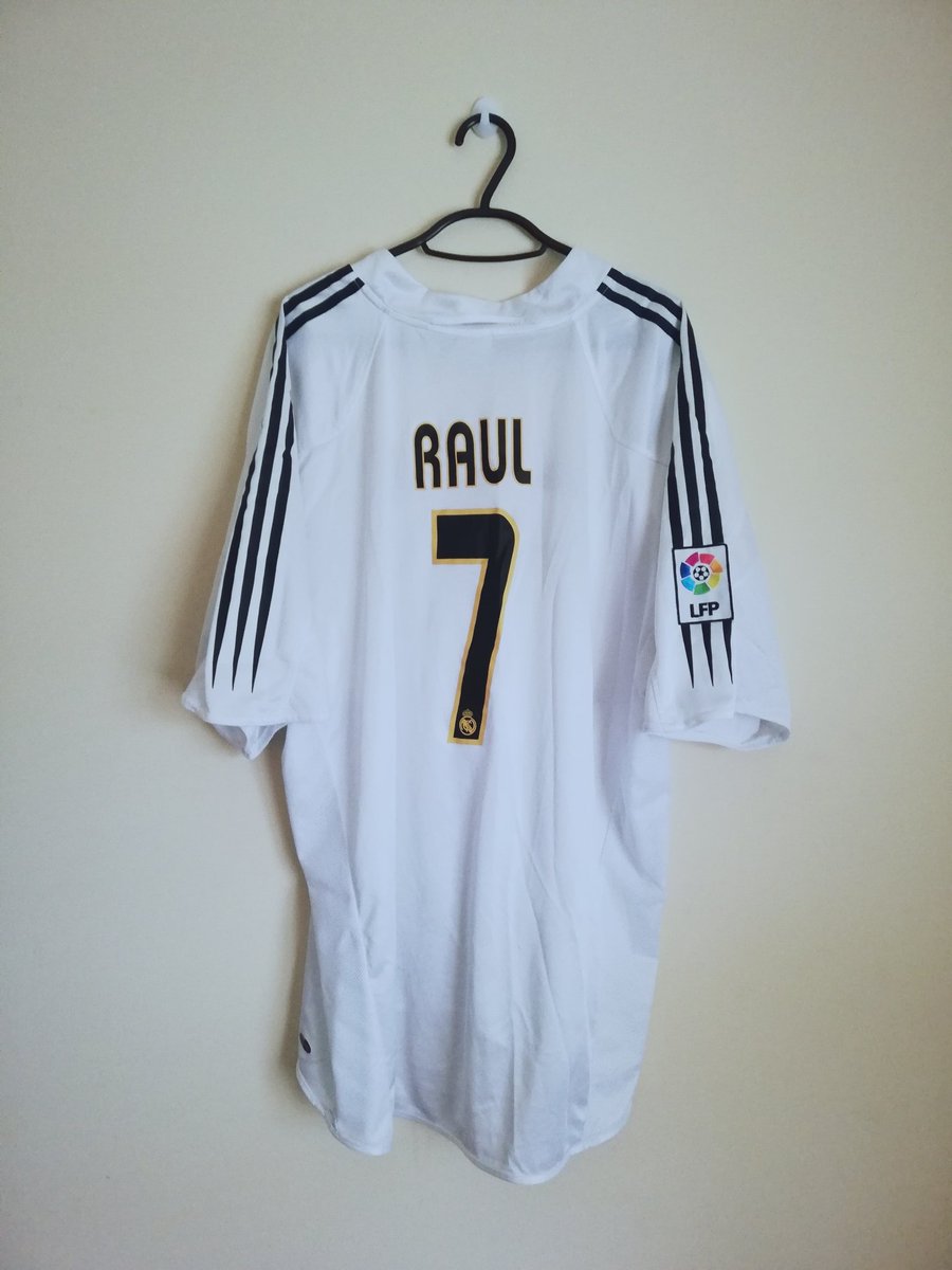 kitfanatic's tweet photo. 👕 SHIRT OF THE DAY 👕

🏆 Campeones!

@realmadriden secured a 34th @LaLigaEN last night so here's a throwback to 04/05 - classy @adidasfootball home kit, shorts and socks to match👌

Club legend @RaulGonzalez 7 on the back.. love that typeface!

#fullkitfriday #kitfanatic ⚽👕 https://t.co/Zvqyl5pdlR