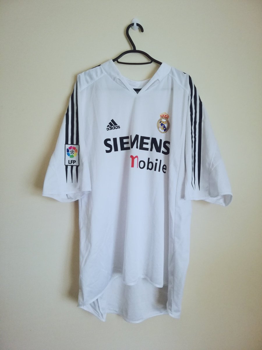 kitfanatic's tweet photo. 👕 SHIRT OF THE DAY 👕

🏆 Campeones!

@realmadriden secured a 34th @LaLigaEN last night so here's a throwback to 04/05 - classy @adidasfootball home kit, shorts and socks to match👌

Club legend @RaulGonzalez 7 on the back.. love that typeface!

#fullkitfriday #kitfanatic ⚽👕 https://t.co/Zvqyl5pdlR