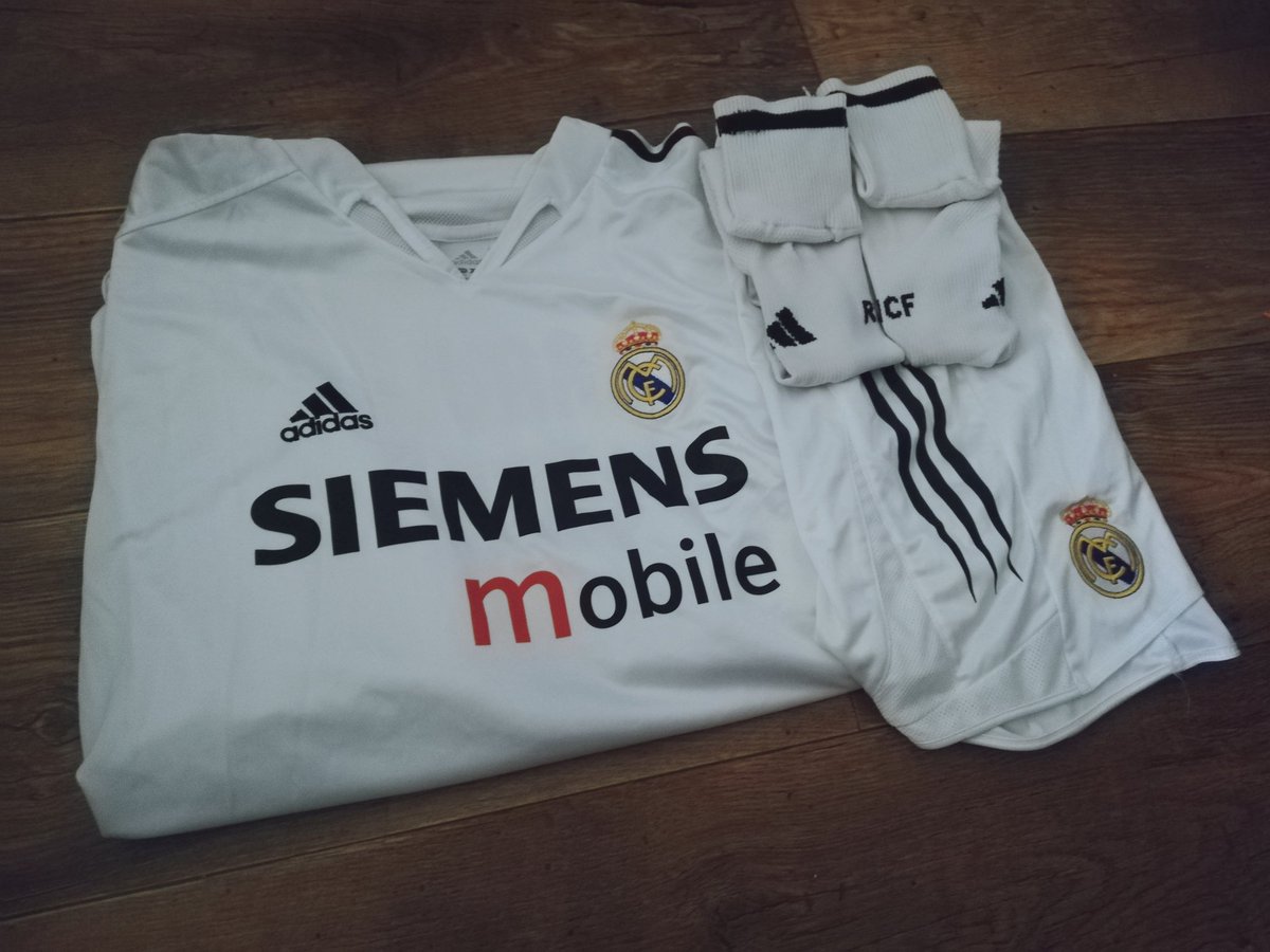 kitfanatic's tweet photo. 👕 SHIRT OF THE DAY 👕

🏆 Campeones!

@realmadriden secured a 34th @LaLigaEN last night so here's a throwback to 04/05 - classy @adidasfootball home kit, shorts and socks to match👌

Club legend @RaulGonzalez 7 on the back.. love that typeface!

#fullkitfriday #kitfanatic ⚽👕 https://t.co/Zvqyl5pdlR