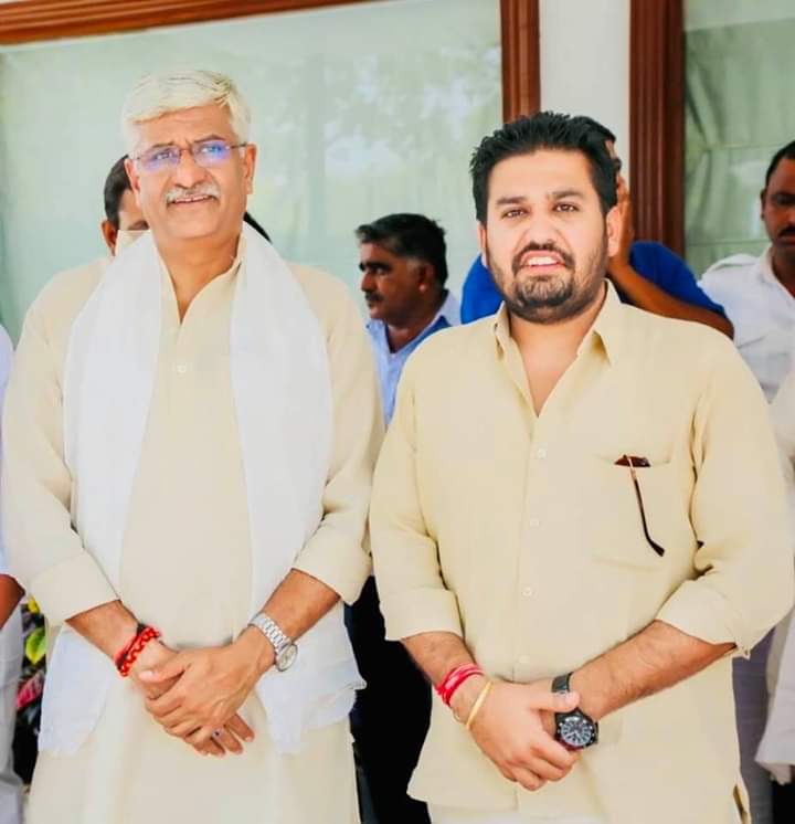 Rahulpratap4bjp's tweet photo. ये कीचड़ उछालने की राजनीति कांग्रेस को मुबारक...
लेकिन कांग्रेस शायद भूल गई कितना भी कीचड़ फैलाओ... कमल हमेशा खिल कर ही रहेगा...
शेखावत जी की लोकप्रियता से डरकर ....साजिश रची गई है...
#fakeaudioviral
@VarunDhanadia @gssjodhpur https://t.co/3qAchW7ZSR