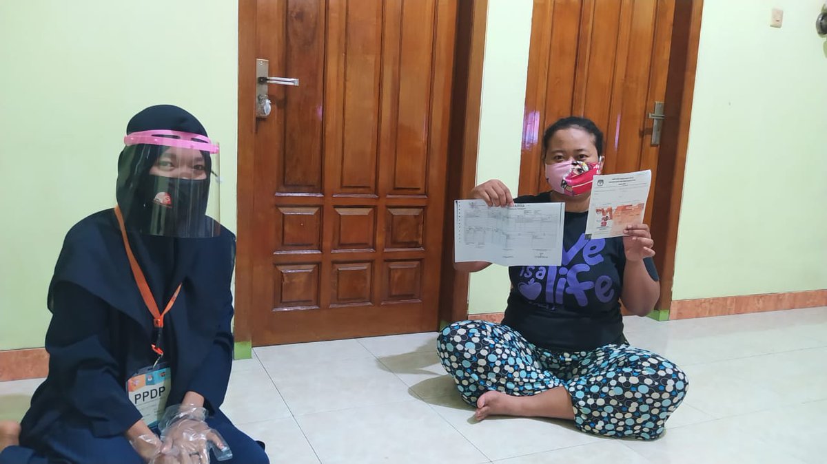 MulyorejoPps's tweet photo. Anggota PPDP MULYOREJO akan trus bersinergi dg ketua RT/ RW serta masyarakat untuk menjalankan tugas COKLIT  guna  Mensukseskan PILBUP DEMAK 2020
#GCS
#KPULAWANCOVID19
#KPUDEMAK
#PPKDEKOTA
#PPSMULYOREJO
#PPDPMULYOREJO
#PILBUPDEMAK2020
#9DESEMBER2020
#TintaUnguKanggoDemakMaju https://t.co/9PZUC29e4K