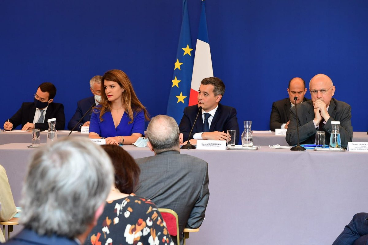 GDarmanin's tweet photo. Nous avons réuni ce matin avec @MarleneSchiappa les Préfets au ministère de l’Intérieur pour leur présenter les priorités d'action des prochains mois.
Sans l’action des Préfets sur le territoire, sans leur engagement plein et entier, l’État n’a ni bras, ni yeux, ni oreilles. https://t.co/DKqJ5kROVY
