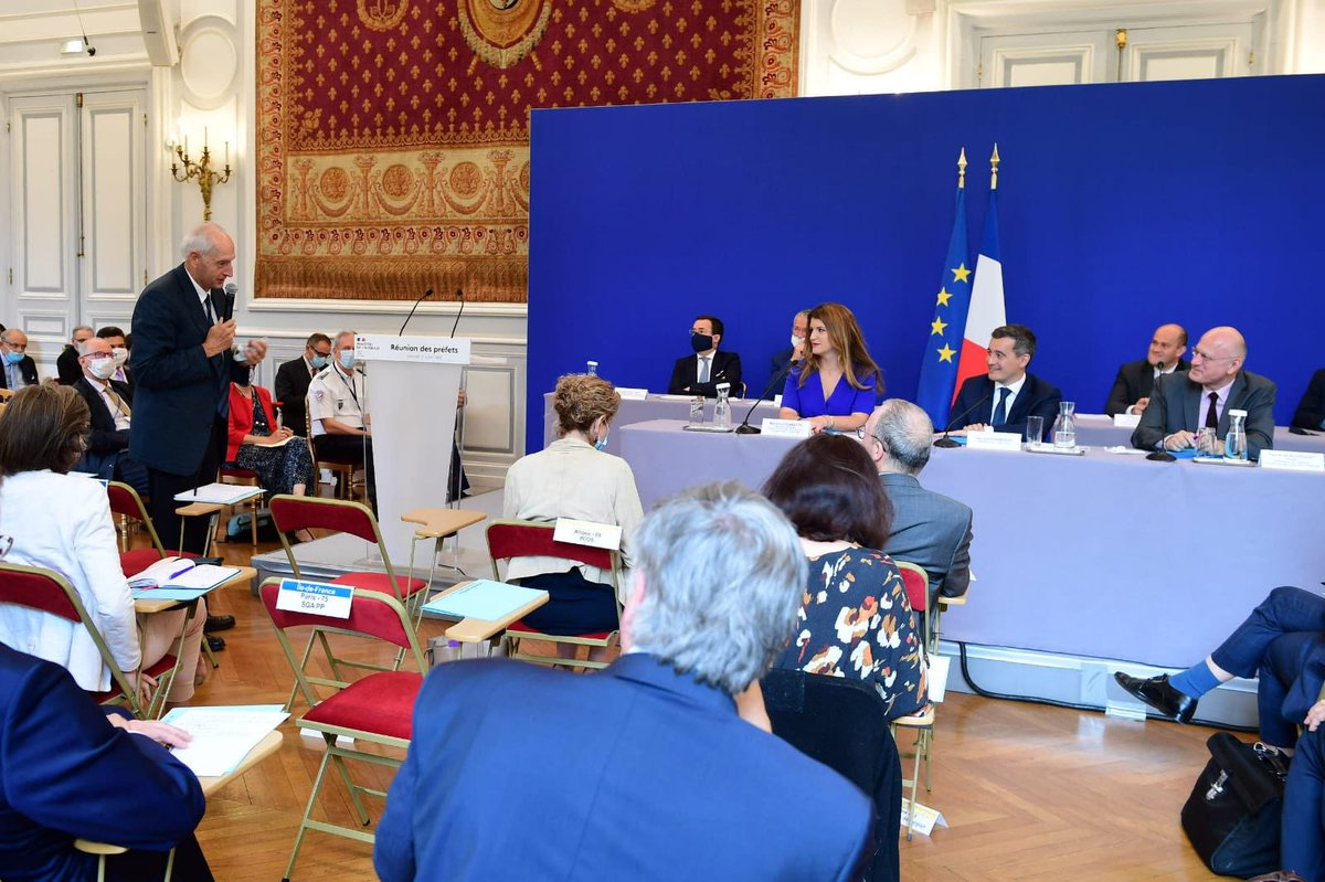 GDarmanin's tweet photo. Nous avons réuni ce matin avec @MarleneSchiappa les Préfets au ministère de l’Intérieur pour leur présenter les priorités d'action des prochains mois.
Sans l’action des Préfets sur le territoire, sans leur engagement plein et entier, l’État n’a ni bras, ni yeux, ni oreilles. https://t.co/DKqJ5kROVY