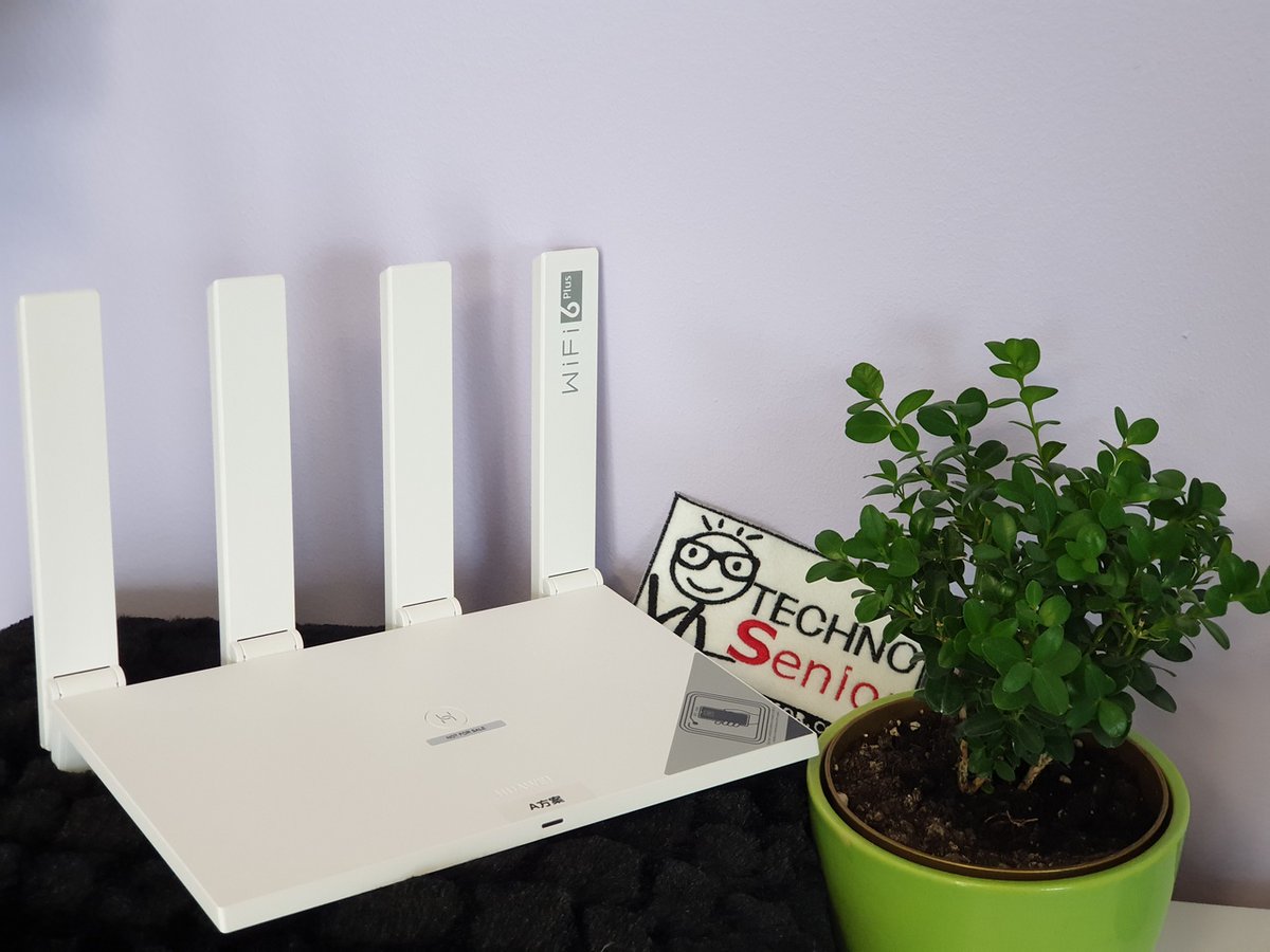 TECHNOSenior1's tweet photo. Dziś Huawei wprowadził na polski rynek najnowszy router Huawei #WiFiAX3, który został wzmocniony o obsługę standardu Wi-Fi 6. Router ten gościmy od kilku dni w redakcji, a teraz możemy Wam przedstawić nasze pierwsze wnioski.
@PolskaHuawei 
@HuaweiMobile 
https://t.co/Z7PdxGhltF https://t.co/GbBBidS4sT
