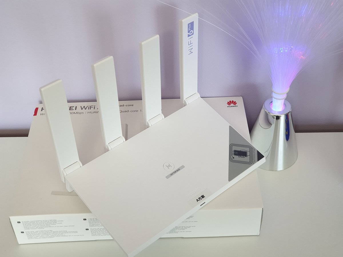 TECHNOSenior1's tweet photo. Dziś Huawei wprowadził na polski rynek najnowszy router Huawei #WiFiAX3, który został wzmocniony o obsługę standardu Wi-Fi 6. Router ten gościmy od kilku dni w redakcji, a teraz możemy Wam przedstawić nasze pierwsze wnioski.
@PolskaHuawei 
@HuaweiMobile 
https://t.co/Z7PdxGhltF https://t.co/GbBBidS4sT