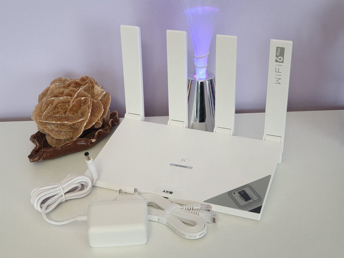 TECHNOSenior1's tweet photo. Dziś Huawei wprowadził na polski rynek najnowszy router Huawei #WiFiAX3, który został wzmocniony o obsługę standardu Wi-Fi 6. Router ten gościmy od kilku dni w redakcji, a teraz możemy Wam przedstawić nasze pierwsze wnioski.
@PolskaHuawei 
@HuaweiMobile 
https://t.co/Z7PdxGhltF https://t.co/GbBBidS4sT