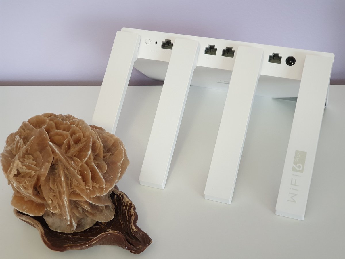 TECHNOSenior1's tweet photo. Dziś Huawei wprowadził na polski rynek najnowszy router Huawei #WiFiAX3, który został wzmocniony o obsługę standardu Wi-Fi 6. Router ten gościmy od kilku dni w redakcji, a teraz możemy Wam przedstawić nasze pierwsze wnioski.
@PolskaHuawei 
@HuaweiMobile 
https://t.co/Z7PdxGhltF https://t.co/GbBBidS4sT
