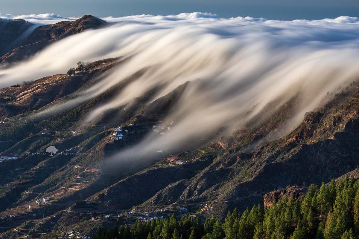 7IslasCanarias's tweet photo. EL MAR TAMBIÉN PUEDE ESTAR EN LA MONTAÑA ⛰

Cascada de mar de nubes en Tejeda, #GranCanaria.

📸  @BenyAguiar https://t.co/7wmaqgXfNS
