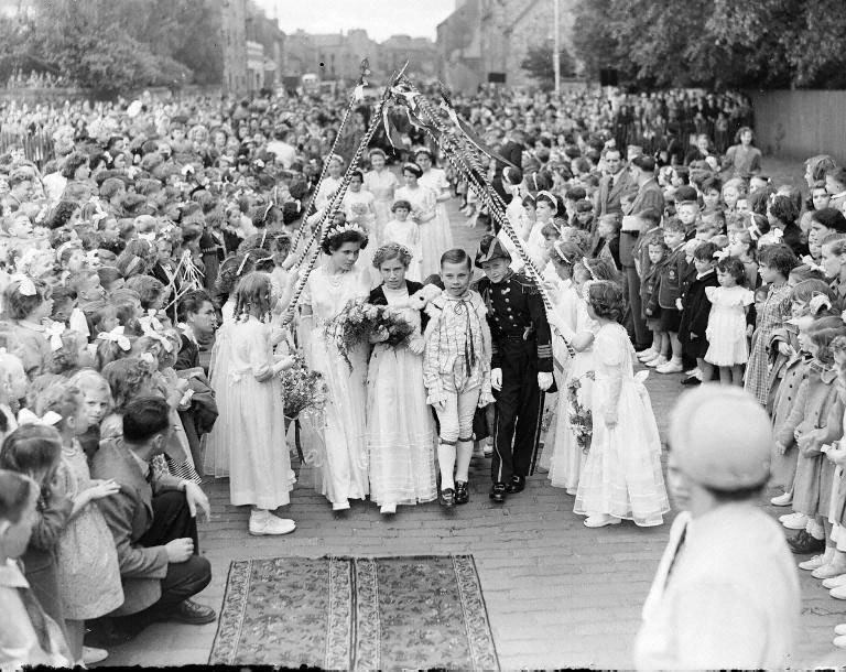NtlMuseumsScot's tweet photo. Missing your local Gala Day this year? ๐ข Revisit this blog from our Library and Information Assistant, Ross Anderson, that celebrates a Scottish summer staple. The resource of images and film delves into the history of the tradition ๐ธ
๐ https://t.co/rTqD2JBN1m https://t.co/yXLQD9E0Ls
