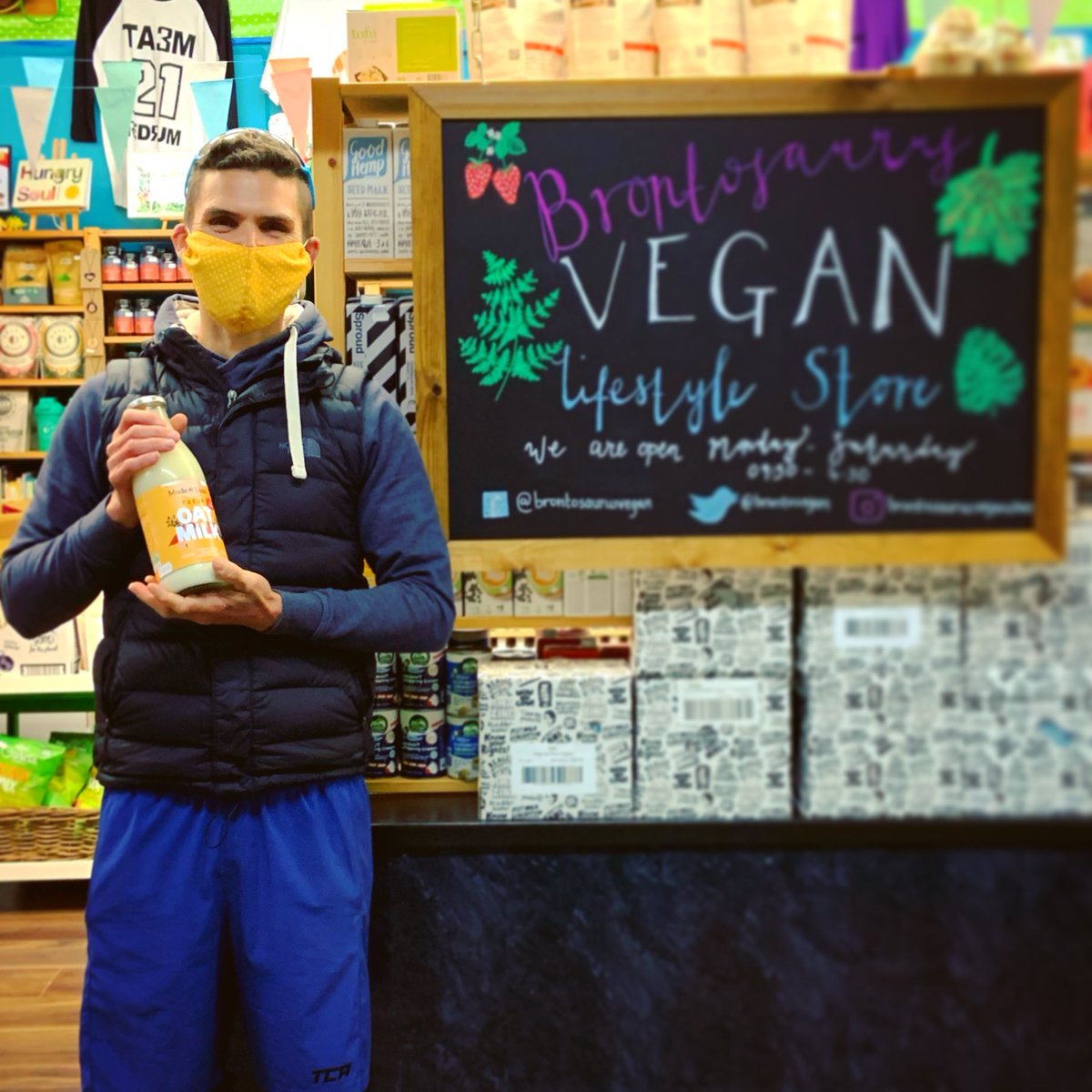 1/2

IT’S #FRIDAY! The lovely Jon from MBL has visited with a delivery of fresh oat milk. Our fridge is stocked with all your fave things - chease, @mrnicepiebaker, <a href="/GFYFerments/">Good for You Ferments</a>, more chease, breakfast goodies, Mayo, more chease, tofu, picnic goodies &amp;... yup MORE CHEASE! #Vegan