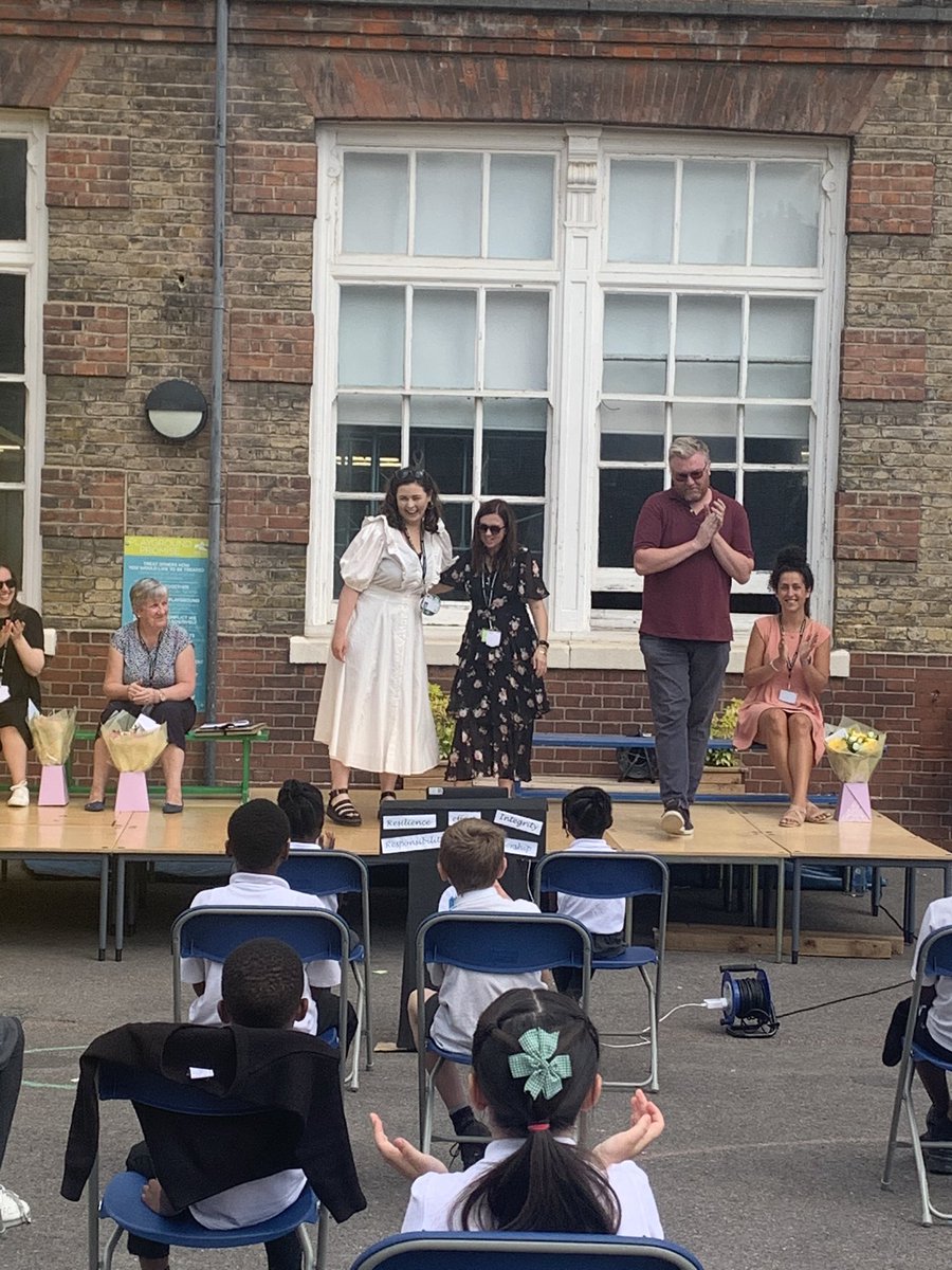 y3aspen's tweet photo. Today’s was a tad emotional, saying goodbye to some amazing members of our Woodhill family! Good luck in all your new adventures! First up, Ms Jankowska, Mr Aston, Ellen and Miss Hefetz ❤️ @WoodhillSchool https://t.co/fcB2RiUCDI