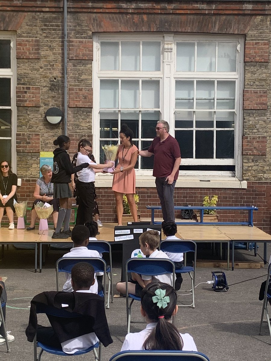 y3aspen's tweet photo. Today’s was a tad emotional, saying goodbye to some amazing members of our Woodhill family! Good luck in all your new adventures! First up, Ms Jankowska, Mr Aston, Ellen and Miss Hefetz ❤️ @WoodhillSchool https://t.co/fcB2RiUCDI
