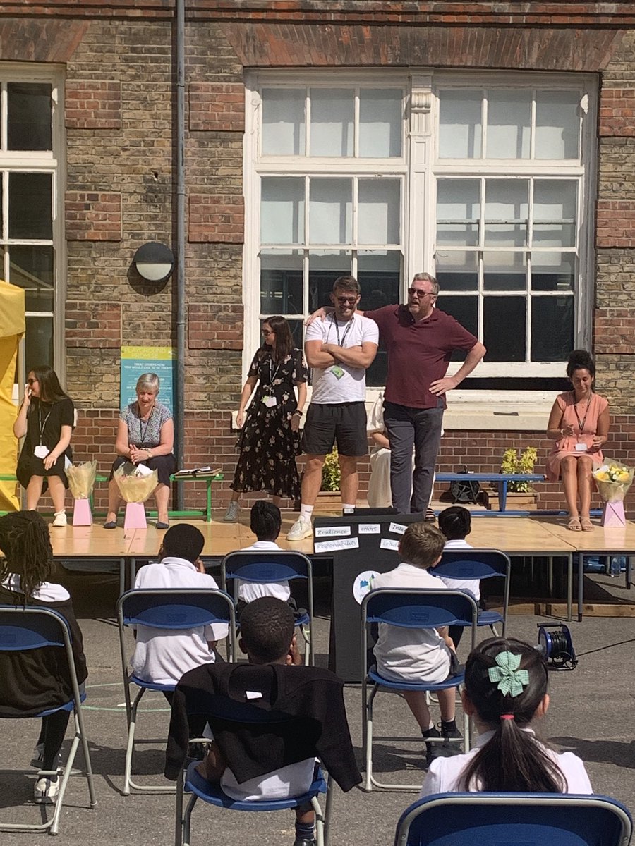 y3aspen's tweet photo. Today’s was a tad emotional, saying goodbye to some amazing members of our Woodhill family! Good luck in all your new adventures! First up, Ms Jankowska, Mr Aston, Ellen and Miss Hefetz ❤️ @WoodhillSchool https://t.co/fcB2RiUCDI
