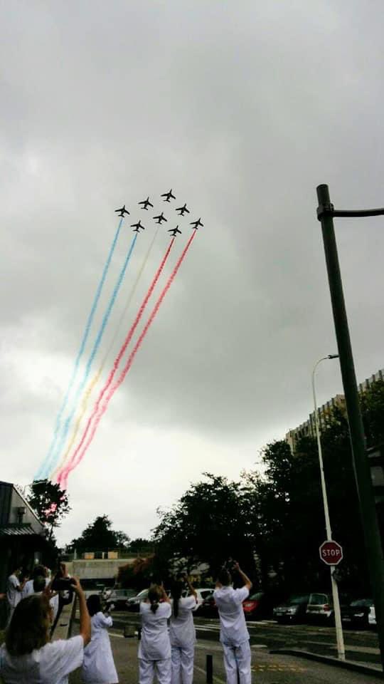 Nambrette's tweet photo. ❤️👏#PatrouilleDeFrance #Hommage #CHUNancy #Soignants #COVID19 🔵⚪️🔴 https://t.co/MGNdnowa04