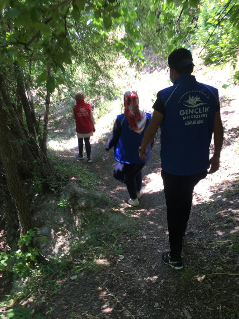 Üzümlü Gençlik Merkezi üyesi gençlermizle birlikte sağlıklı yaşam ve doğa yürüyüşü gerçekleştirdik 🚶‍♂️🚶‍♀️🍀🌲
<a href="/kasapoglu/">Dr. Mehmet Kasapoğlu</a> <a href="/topogluemre/">Dr. Emre Topoğlu</a> <a href="/tuncayulusan/">Tuncay ULUSAN</a> <a href="/Karkincam/">Tarık Karkınçam</a> <a href="/vburakmumcu24/">Volkan Burak Mumcu</a> <a href="/ati_24/">ATİLLA UĞURLU</a> <a href="/ERT7724/">H. Ertuğrul Köroğlu</a> <a href="/RecepLTER4/">Recep İLTER</a> <a href="/SelamiSezer24/">SELAMİ SEZER</a>