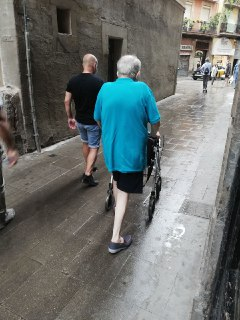 el_lokal's tweet photo. En Pere ens ha fet una visita ràpida al lokal, es va recuperant poc a poc. Ha vist la foto del Periódico i la victòria veïnal al Raval i li ha donat molts ànims. Envia salut i abraçades per tothom. https://t.co/qevDkpbalt