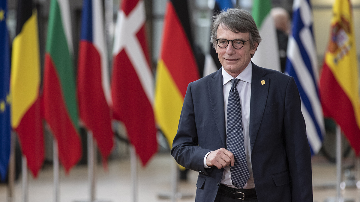 Europarl_EN's tweet photo. David Sassoli told EU leaders recovery plans must meet ambitions and warned against taking Parliament’s consent on the new EU budget for granted → https://t.co/pyhRBPo0tz https://t.co/hU5UiuDQoo