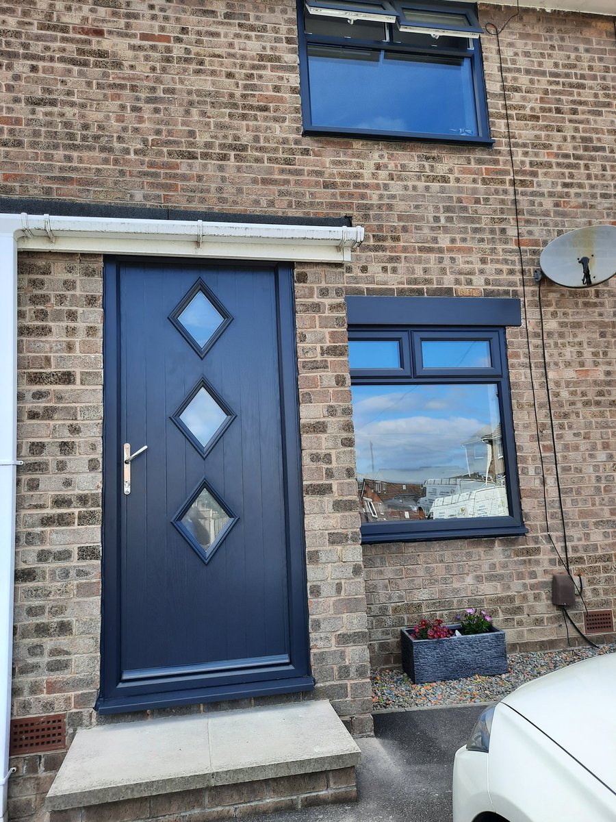 DaveBooth68's tweet photo. Recent job in Ossett, Wakefield.
White frames out, new Anthracite Grey on White frames back in... https://t.co/DkFj118tES