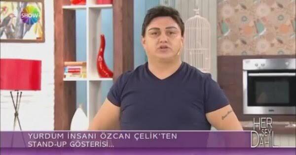 bu kepaze dişi komedyenin yanında bi sn toparlıyorum abim adeta jerry seinfeld