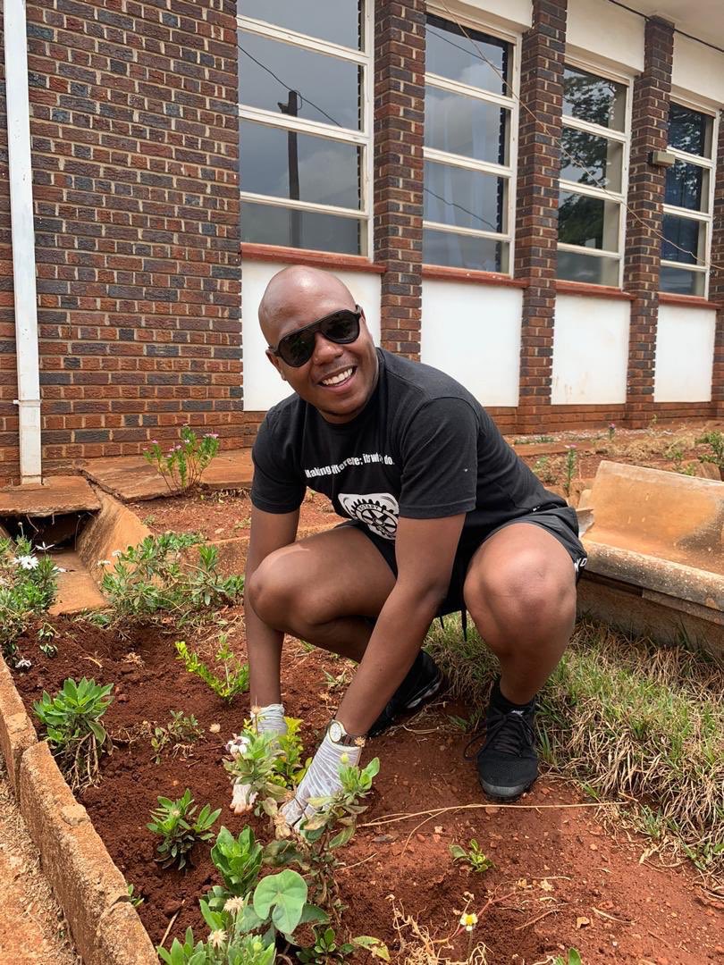 incorporatezim's tweet photo. His mission: To make the world a better place by improving the quality of life for human beings all over the world. In the coming year Rotaractors will find that Darren Goneke is not one to stand on the side lines while others do the work. But equally important for Darren... https://t.co/yp5ejIoUiS