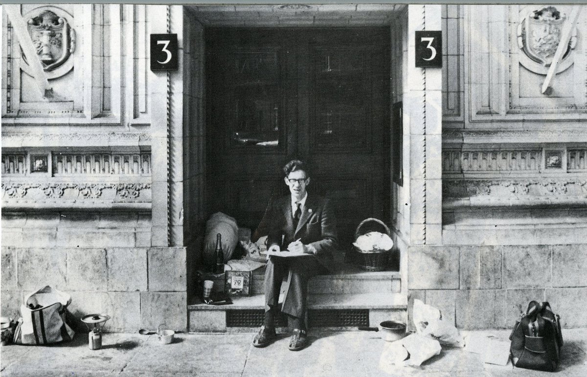 RoyalAlbertHall's tweet photo. The 2020 @bbcproms season kicks off on @BBCRadio3 tonight as we begin a summer of highlights from the Proms archive.

This Prommer waiting for First Night in 1979 had it all sorted:
✅ Food for the queue
✅ Champagne
✅ Socially distanced https://t.co/db9eMnqffz