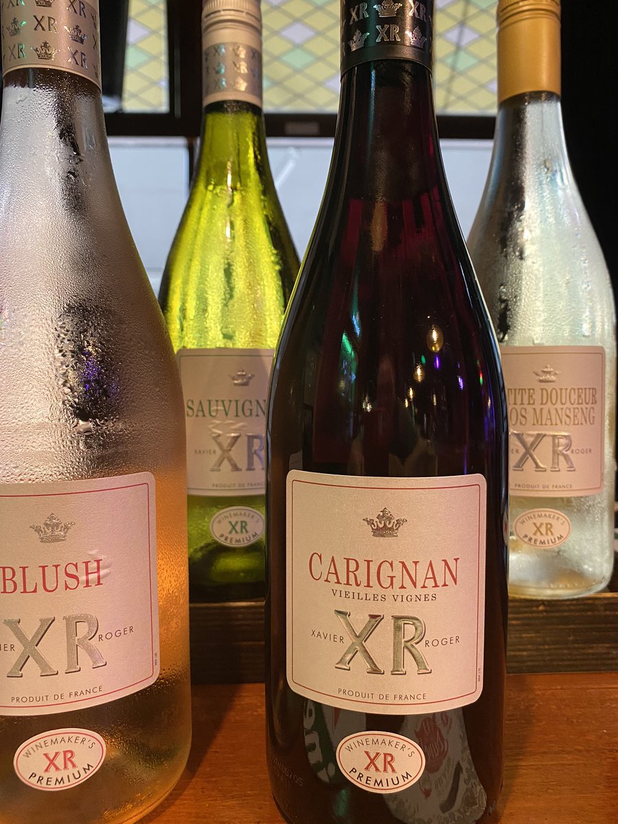 DoldeSoldoat's tweet photo. 🍷 Onlangs zijn onze oude wijnen vervangen door vier XR wijnen van @VinoGenemuiden en, dit trotse setje van vier verdiend natuurlijk ook een serieus glas..😃🍷proost 

#zoetewitte #drogewitte #rode #rosé @doslogoophetglasmooiman 
@VGenemuiden https://t.co/91FvkvUQ05
