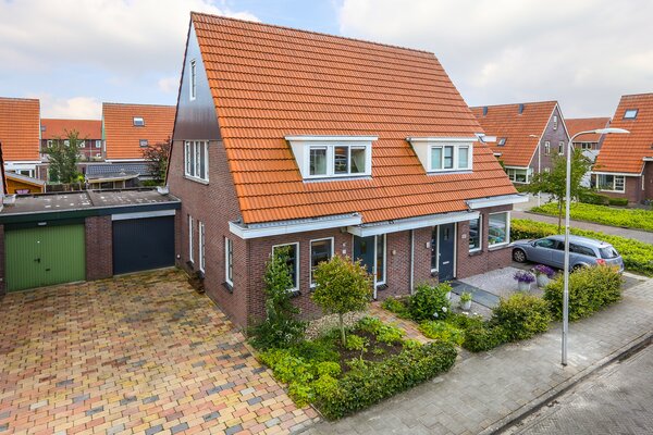 lamberinkfrl's tweet photo. Volledig geïsoleerde halfvrijstaande woning met 4 slaapkamers, een garage, zonnepanelen én een werkplaats. Dit alles vind je in de #Lindewijk in #Wolvega. Er is een diepe achtertuin en de woning is uitermate geschikt voor jonge gezinnen! > https://t.co/bntzhkjQeq https://t.co/nZDa9ug9XK