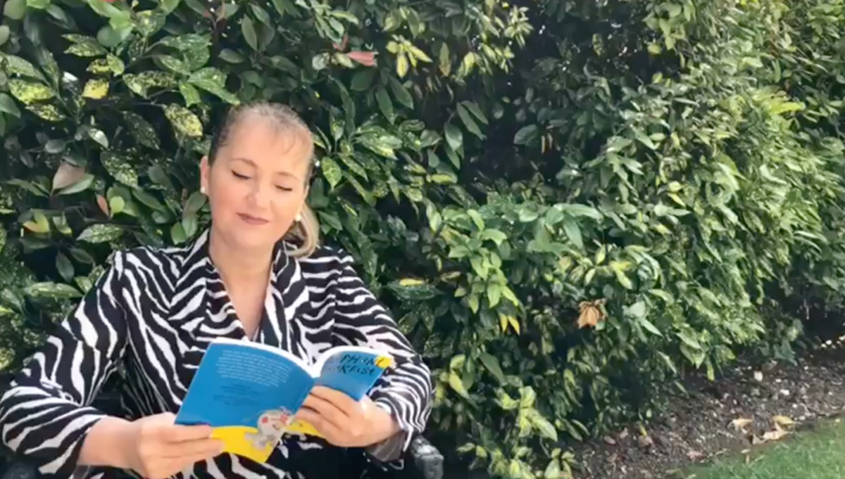 LadyZellaBooks's tweet photo. #LIVENOW - Chapter 17 of #AnElephantForBreakfast read by CEO of @WTTC @GGuevaraM
#ReadingForWildlife is a month-long book reading campaign for children and adults to raise awareness of the #IllegalWildlifeTrade.
Find out more at https://t.co/1LbAnectSw
#travel #togetherintravel https://t.co/ZlPWUJg78h