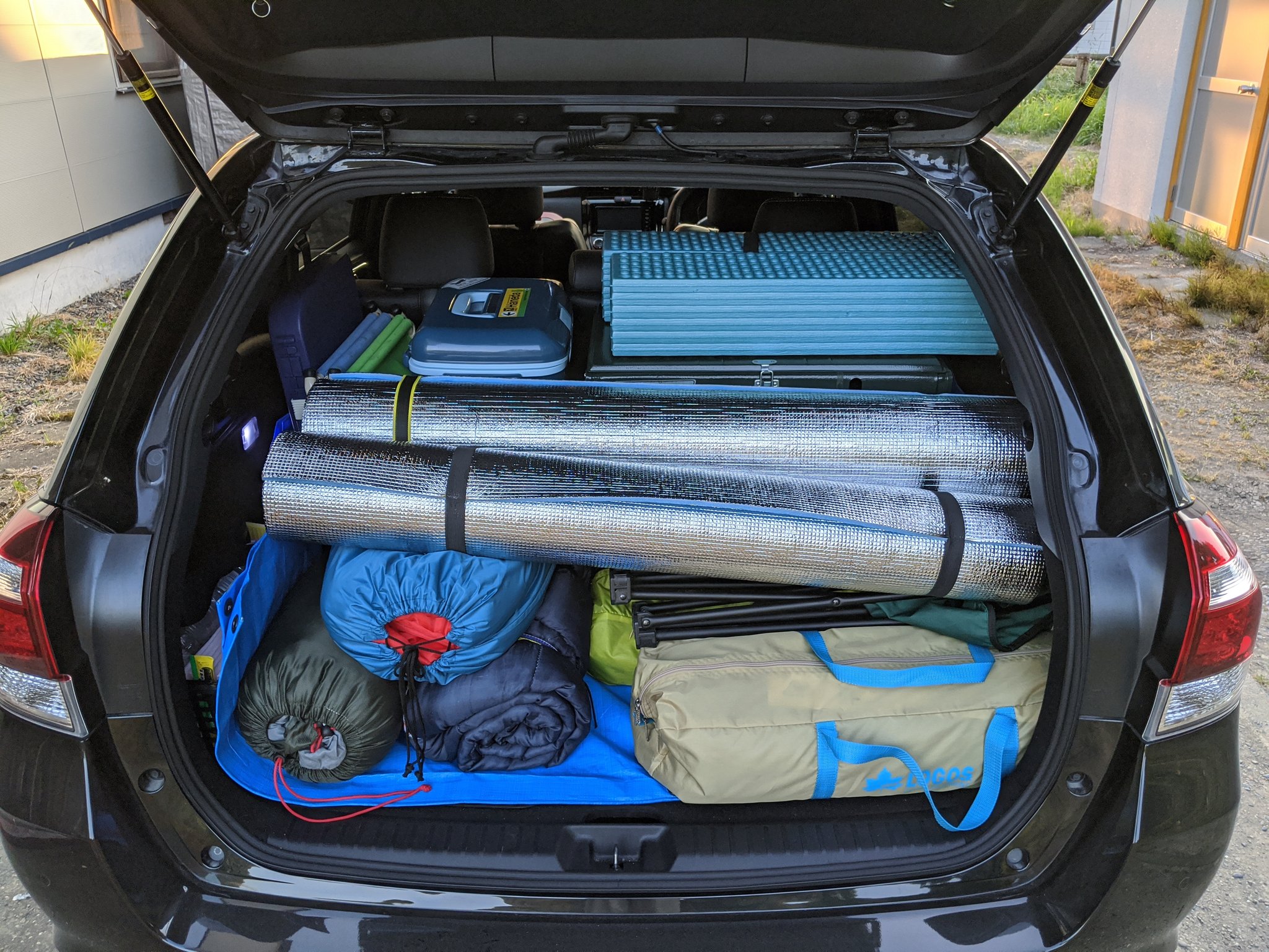 Kengo Duke390 週末キャンプ段取り完了 ルーフボックスを外したから車内へ 道具が少ないから平気 さて どこのキャンプ場にしよーか キャンプ 北海道 カローラフィールダー T Co Maaqinqpd1 Twitter