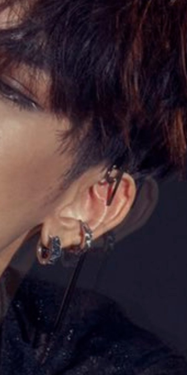 The earing!!!! That upper earing looks so hot!!!!  #MSSxSeasonOfYouT3