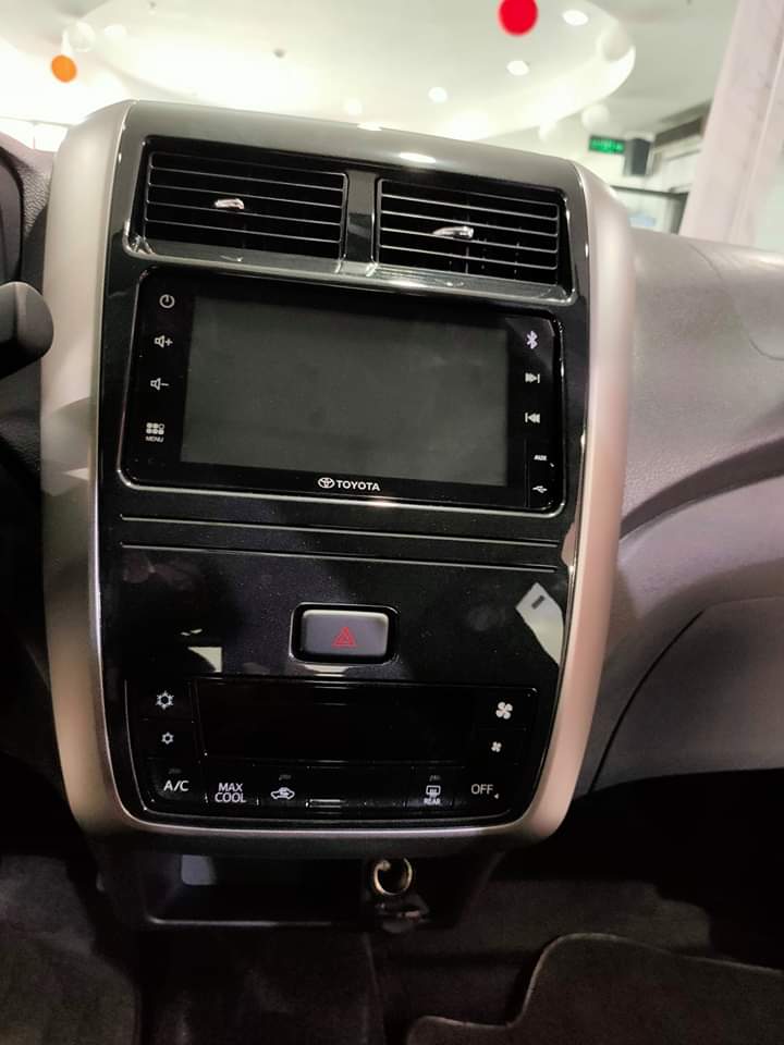 Mcm Axia ni walau kecik, tp kalau duduk dlm kokpit dia pon rasa prestige. Compare je la aircond Saga dgn Axia mcm mana.