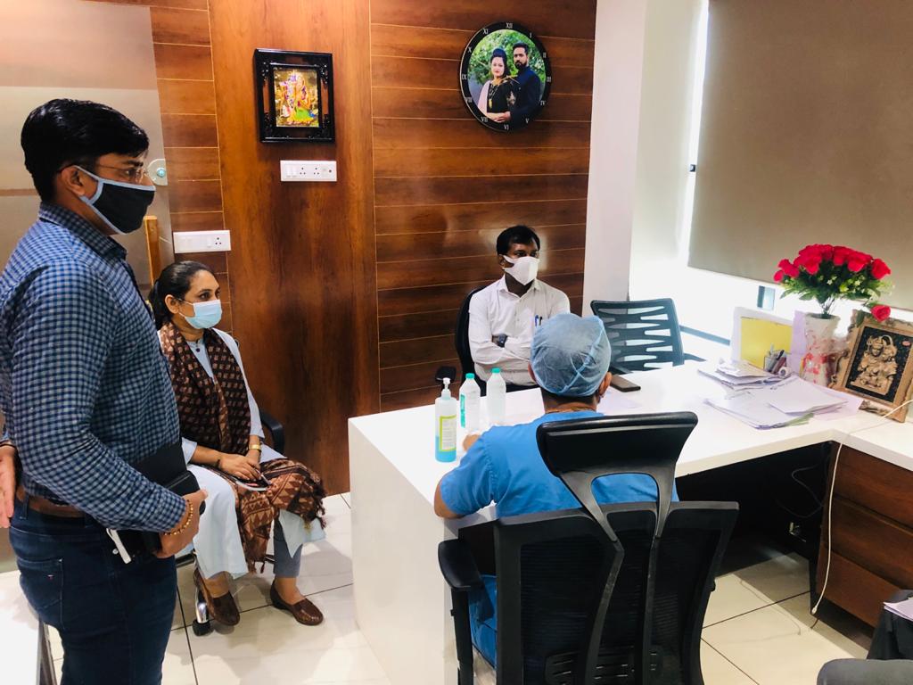 CollectorAhd's tweet photo. Visited Shiv Hospital at Bakrol, Daskroi which is a COVID Care Center. Inspected the functioning, cleanliness and other facilities there and gave necessary instructions.
@CMOGuj @pkumarias @MoHFW_GUJARAT @ahmedabad_info @PIBAhmedabad @InfoGujarat https://t.co/90lymzYaiP