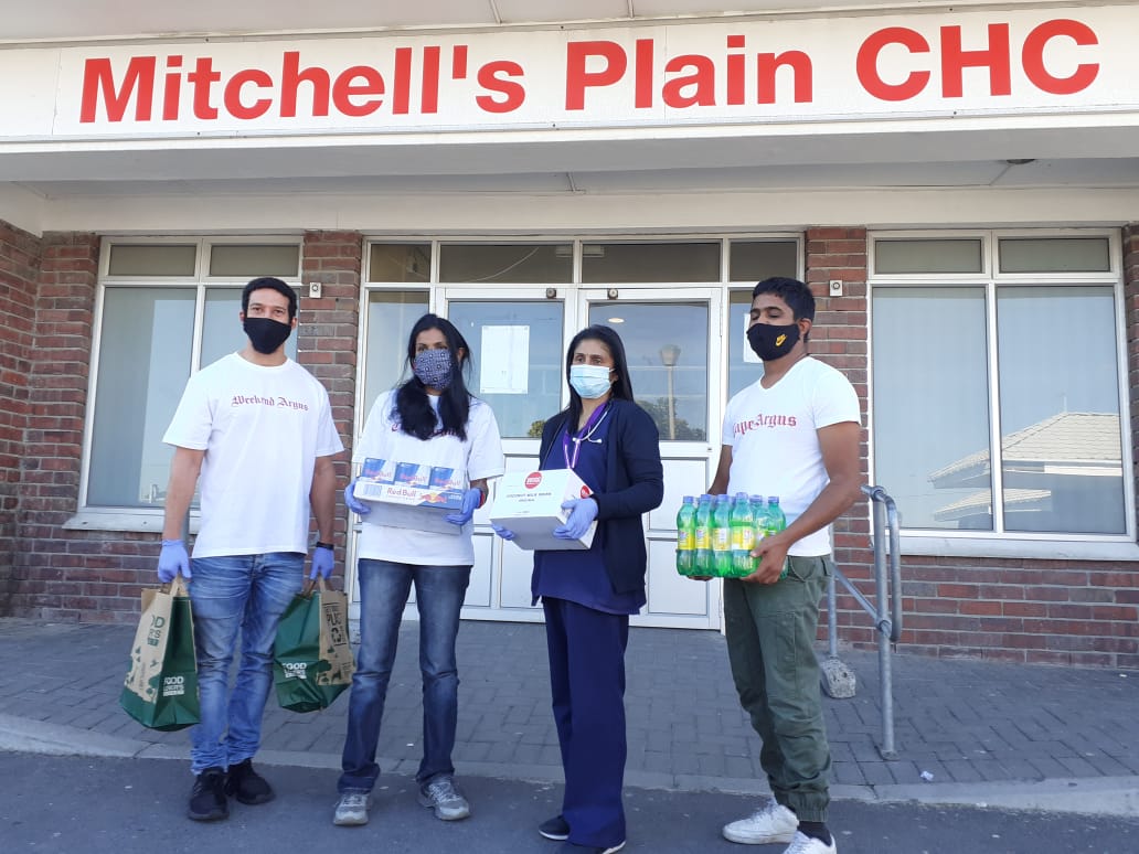IndyMediaSA's tweet photo. @CapeArgus and @WeekendArgus donates 250 goody bags to honor healthcare workers at Mitchells Plain Community Health Centre this #MandelaDay.
#CapeArgus
#WeekendArgus
#MandelaDay2020
#Mandela67Minutes
#67WaysToHelp
#HealthCareWorkers
#Indycares
#MitchellsPlainCommunityCentre https://t.co/P4ExQAfaVz
