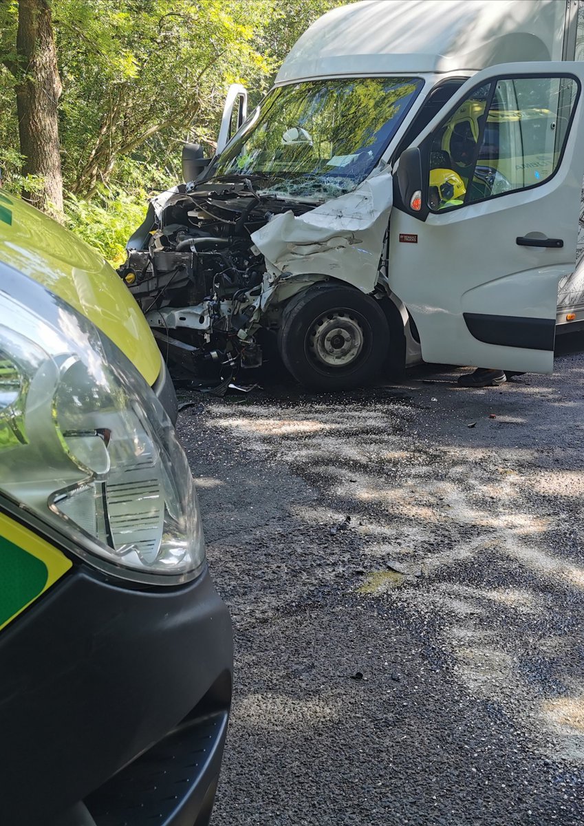 Tadley12's tweet photo. #Belllsdown 09:18 - Mobilised alongside @RBFRSofficial @NewburyFS and @DeeRoadFS to an RTC trapped, Upper Bucklebury. 1x Flatbed/cage van, 1x delivery van and 1x car. 1x person trapped. Released by FRS and into care of @SCAS999 #OneTeam https://t.co/qBZCZQn2xX