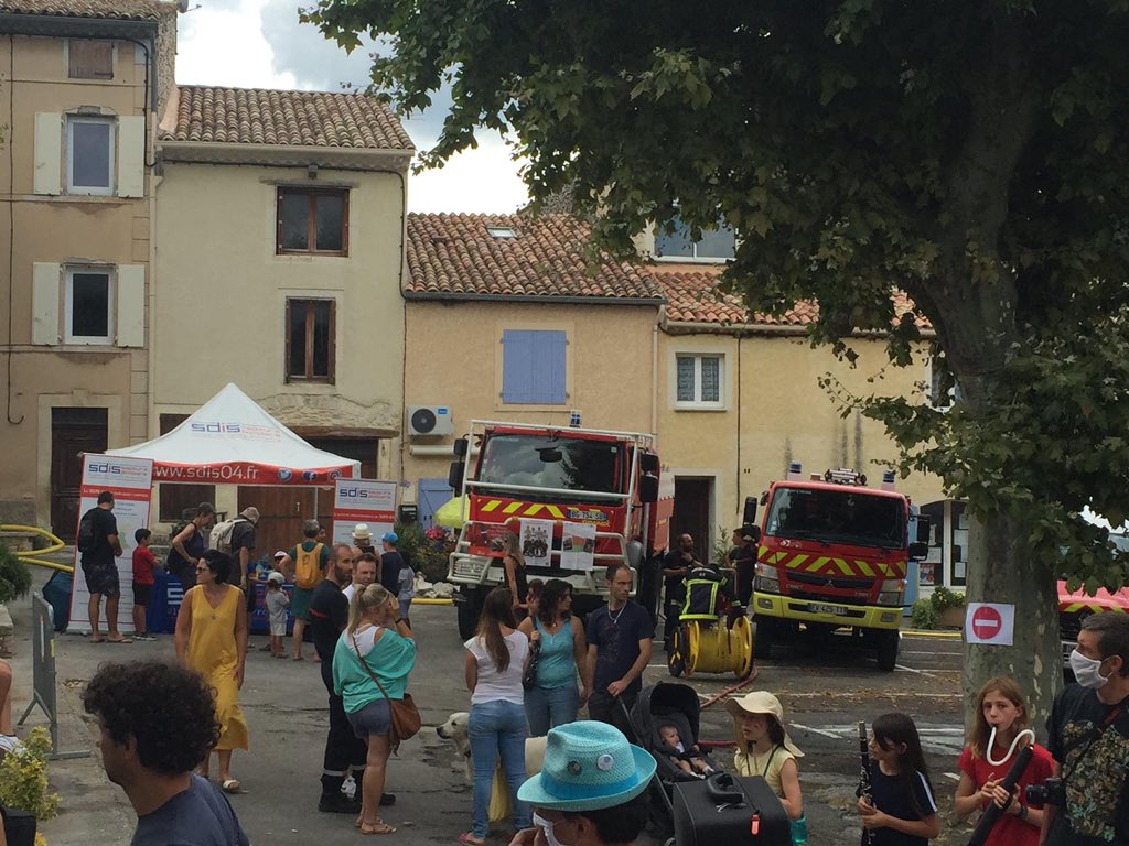 Pompiers04's tweet image. [#Volontariat]

Les sapeurs-pompiers de Saint-Etienne-les-Orgues ont participé à une journée d'animation au village le 14 juillet dernier. Ils ont animé un stand afin de présenter leurs missions, leurs véhicules et proposé des animations pour les enfants. #devol @Pompiers04