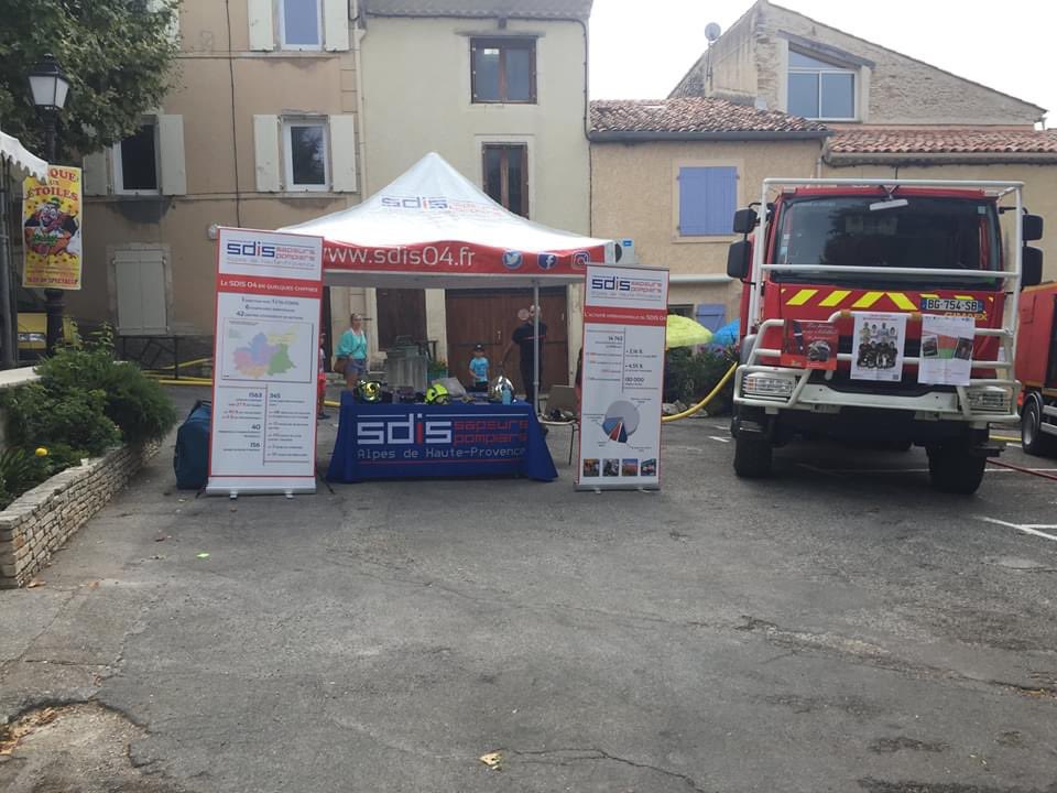 Pompiers04's tweet image. [#Volontariat]

Les sapeurs-pompiers de Saint-Etienne-les-Orgues ont participé à une journée d'animation au village le 14 juillet dernier. Ils ont animé un stand afin de présenter leurs missions, leurs véhicules et proposé des animations pour les enfants. #devol @Pompiers04