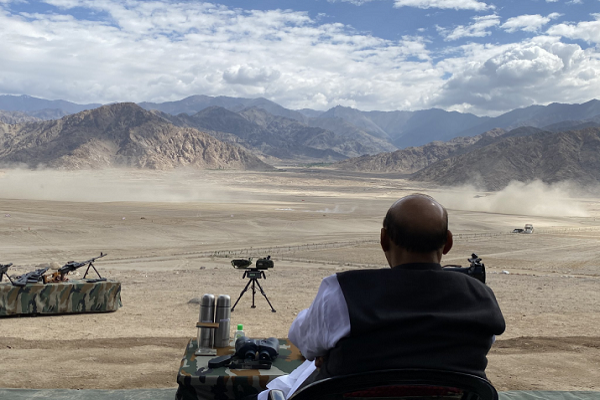 Defence Minister operates Pika Machine-gun as Armed Forces flaunt military might at Leh

newsinind.com/defence-minist…

#IndianArmy #DefenceMinister #Rajnathsingh #LAC #Ladakh