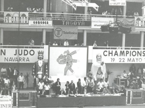 FerminYerro's tweet photo. @deportes_rtve ¿Podéis preguntar a @ArchivoRTVE si hay video de la ceremonia de inauguración del Campeonato de Europa de Judo del 19 de mayo de 1988 en Pamplona? En la ceremonia participaron los gigantes y cabezudos de Pamplona Gracias https://t.co/rUETFUBikh