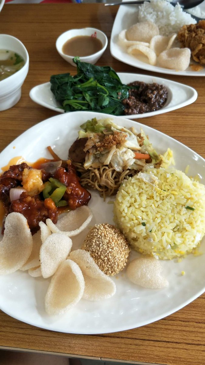 MDefive's tweet photo. happy wekend!  sarap kumain with freinds #marjoe sta cruz/lalaguna https://t.co/TOmBSaNHkd