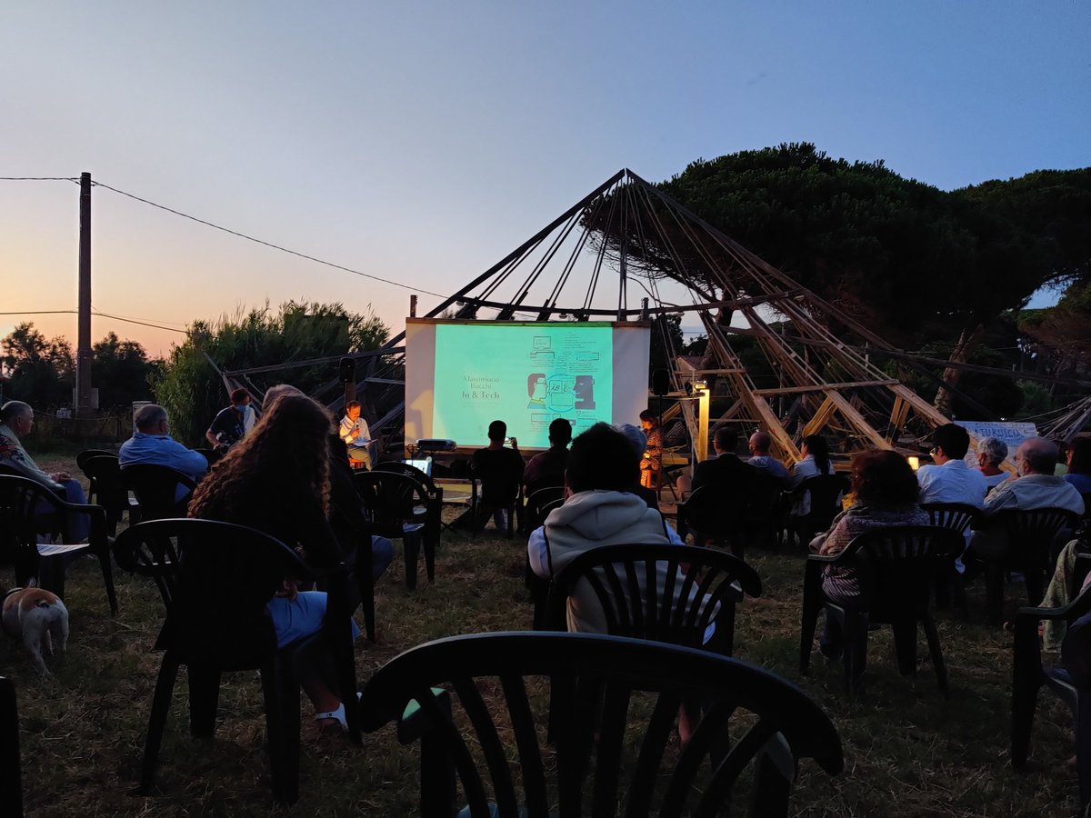 FalChiara's tweet photo. Presentazione del libro di Massimiano Bucchi "Io e Tech". https://t.co/b8B3QfZlFJ libro divertente e soprattutto utile per avere maggiore consapevolezza delle nuove tecnologie che utilizziamo ogni giorno! 
Bellissima serata @BACOBaratti! https://t.co/kfXJOz9Isy