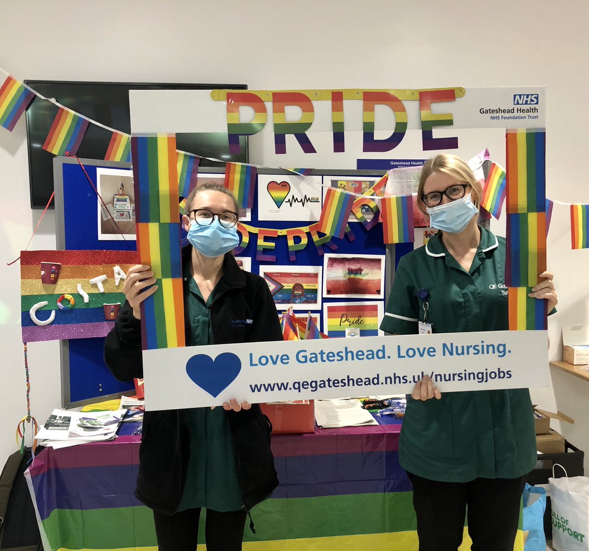mikee3711's tweet photo. @RobynCDietitian #QEPRIDE @QEGateshead @ghntlgbt 😀🏳️‍🌈 https://t.co/mUI6Rn7gIQ