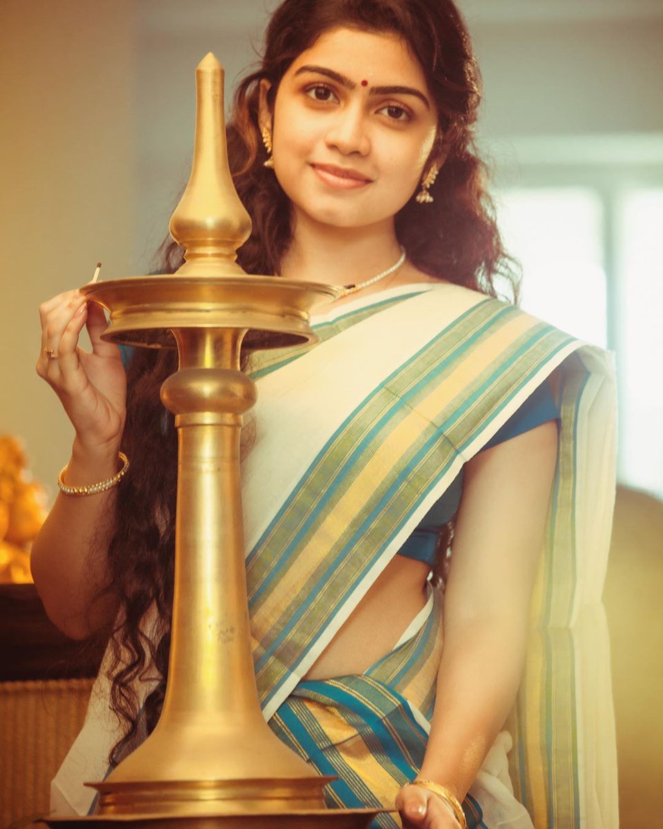 ManasaTrends's tweet photo. No words to say.. Stunning beauty #ManasaRadhakrishnan 🥰😍 

#tollywoodactress #bollywoodactress #KollywoodActress https://t.co/LPLuCMSXZn