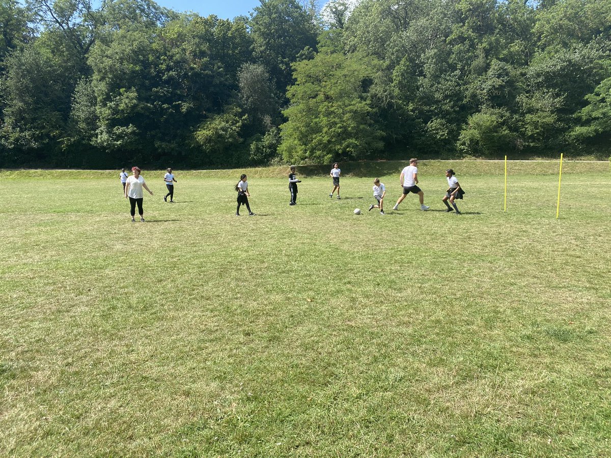 Enjoying the sunshine and some fun in the park <a href="/WoodhillSchool/">Woodhill School</a> ☀️ #y6leavers