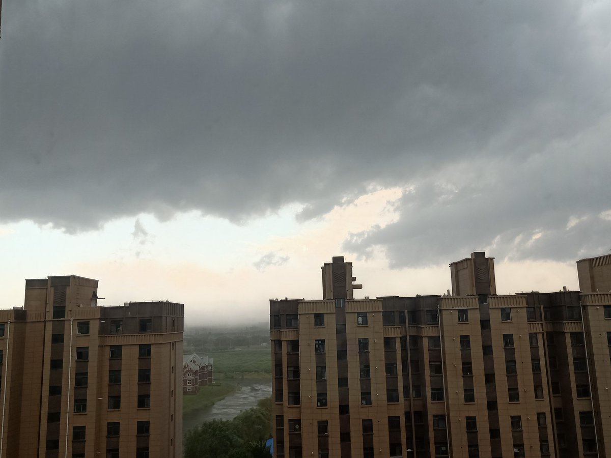 Sibyl80011317's tweet photo. Early this afternoon & now, suddenly the wind was strong and there were many dark clouds. After the rain, it was sunny again. Everything will get better and better,won't it~
☁️🌫🌧⛅️☀️
😶🙁😢😐🥰
#ttskygallery
@Tawan_V https://t.co/u2OaPwP3bR